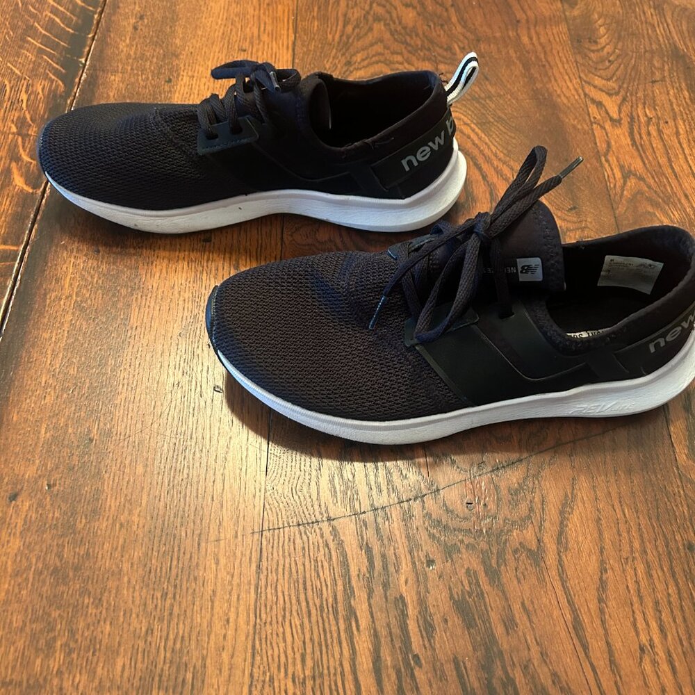 New Balance sneakers - size 9 - Picture 2 of 4
